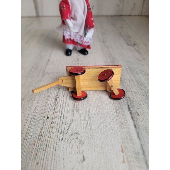 Byer's choice girl toyland wagon Xmas accessory set - Picture 4 of 7